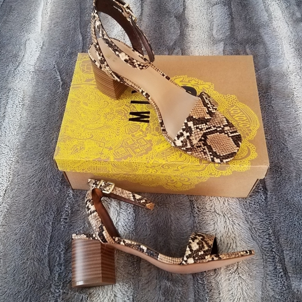 Snake skin print block heel sandals NWOT SIZE 8